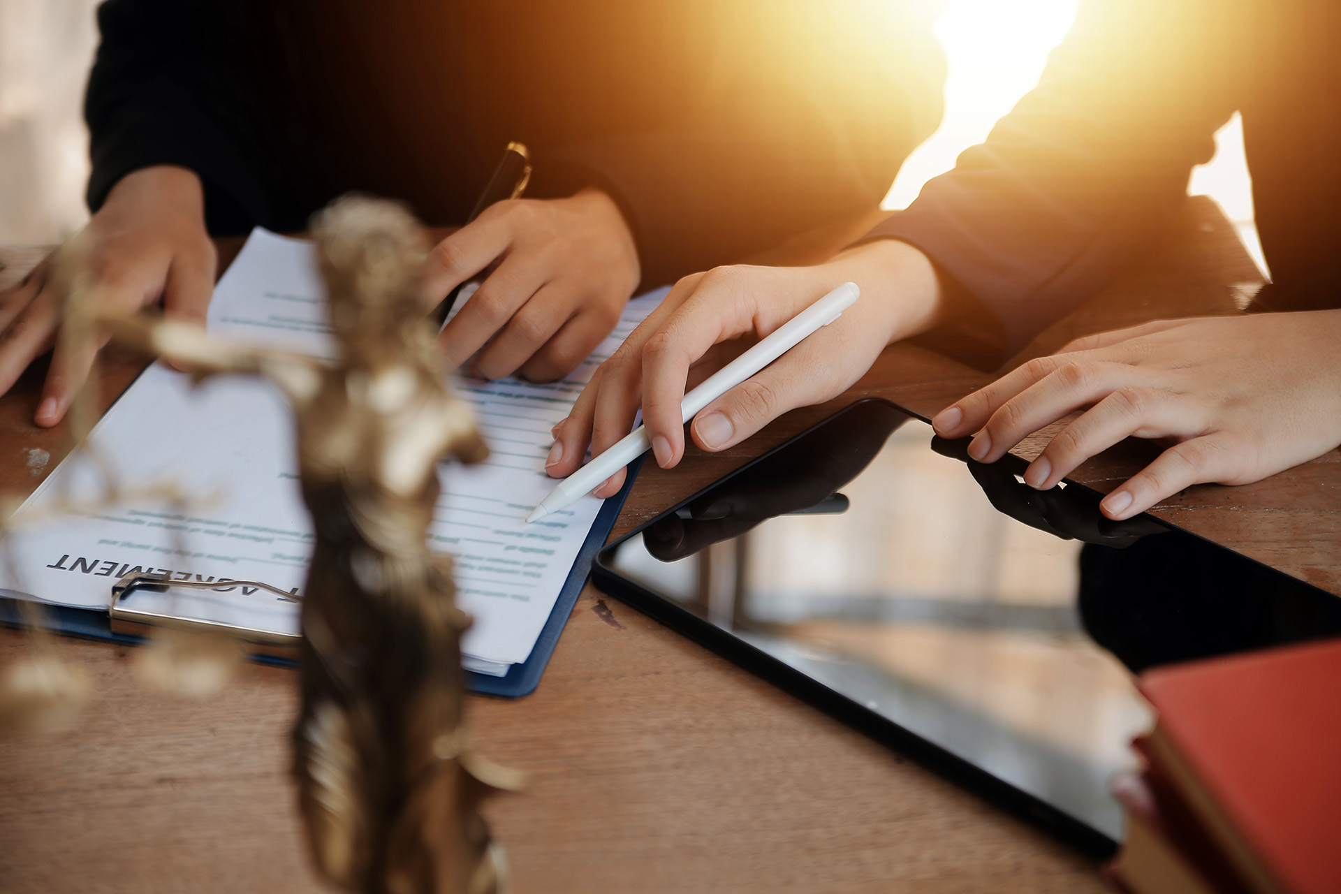 lawyer-legal-advisor-businessman-brainstorming-information